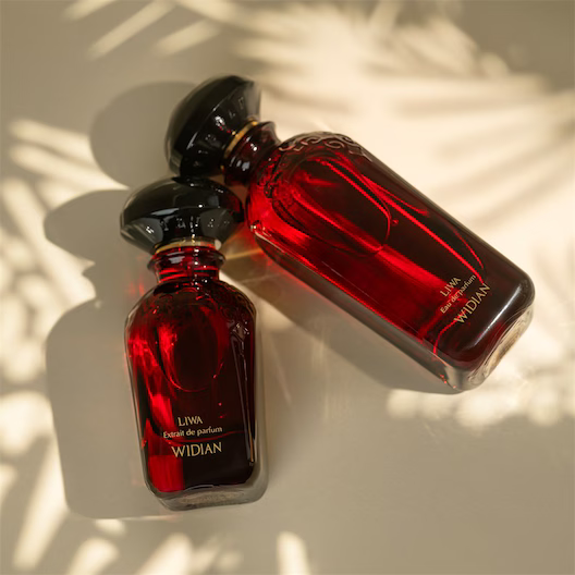 Widian Liwa, deux flacons rouges et ombres de palme